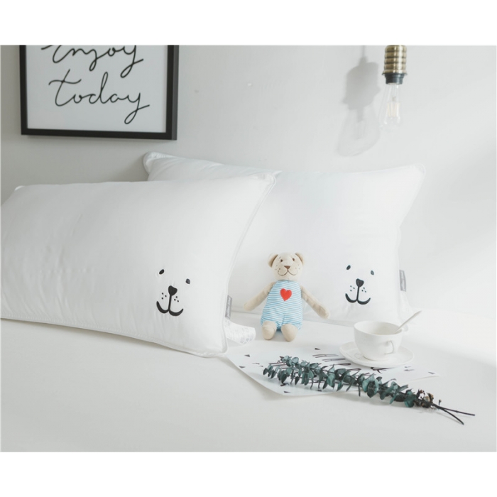 91家纺网 家纺一手货源 找家纺 时年家纺2018新款80贡缎绣花枕芯48*74cm BoBo