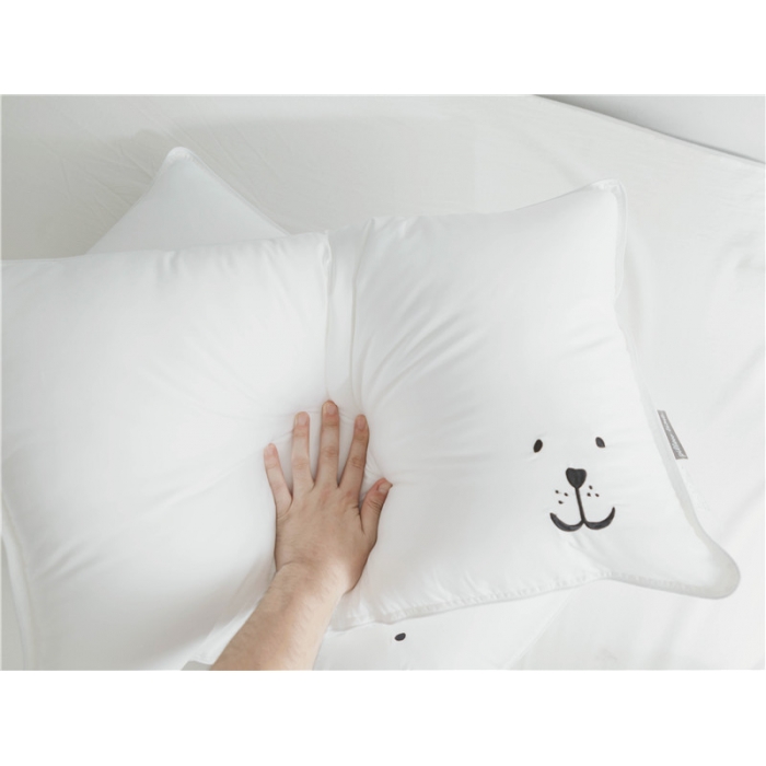 91家纺网 家纺一手货源 找家纺 时年家纺2018新款80贡缎绣花枕芯48*74cm BoBo