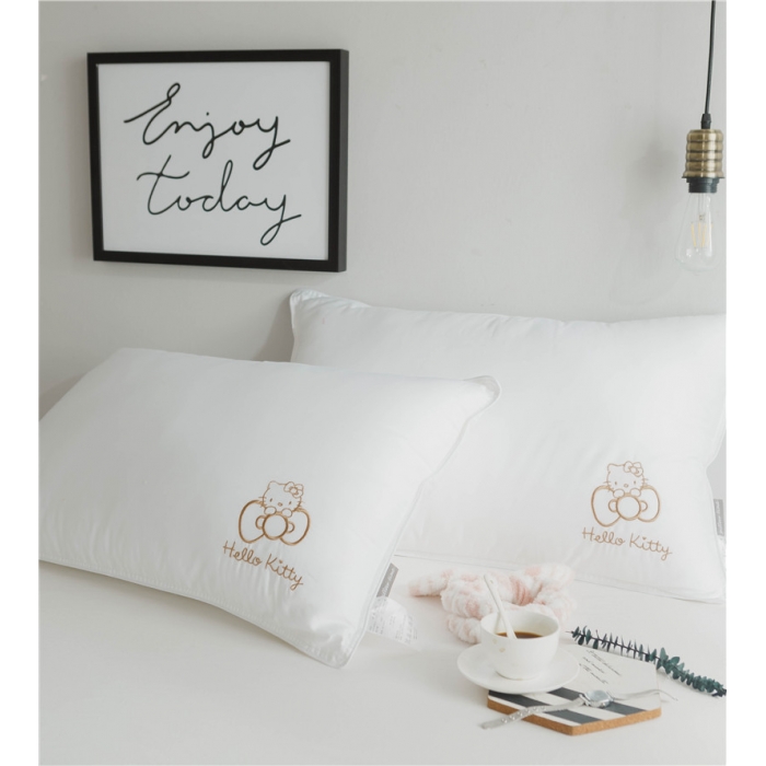 91家纺网 家纺一手货源 找家纺 时年家纺 新款80贡缎绣花枕芯48*74cm Kitty