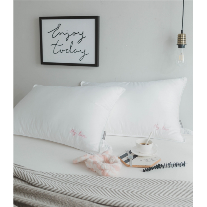 91家纺网 家纺一手货源 找家纺 时年家纺 新款80贡缎绣花枕芯48*74cm mylove