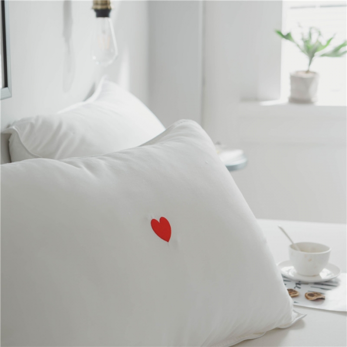 91家纺网 家纺一手货源 找家纺 时年家纺 2018新款80贡缎绣花枕芯48*74cm 爱心