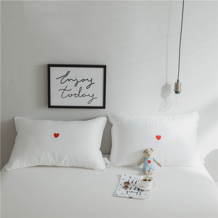 91家纺网 家纺一手货源 找家纺 时年家纺 2018新款80贡缎绣花枕芯48*74cm 爱心