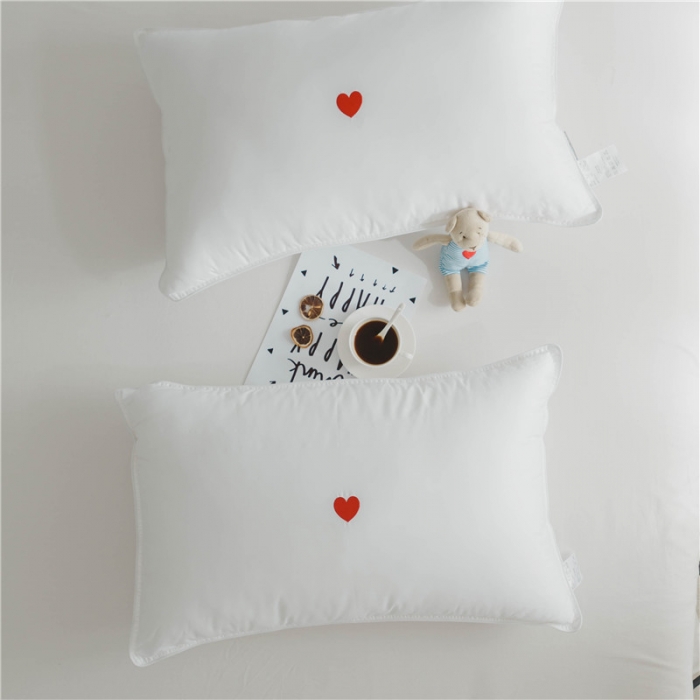 91家纺网 家纺一手货源 找家纺 时年家纺 2018新款80贡缎绣花枕芯48*74cm 爱心