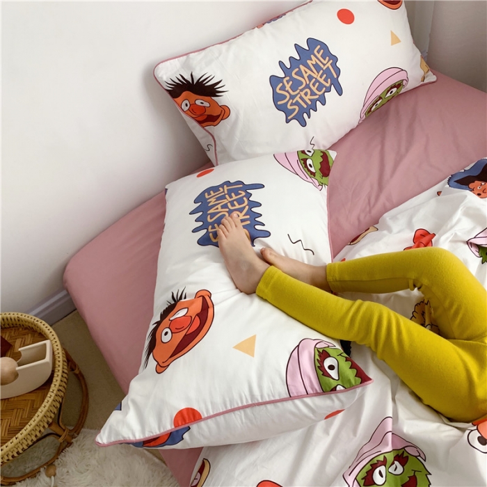 91家纺网 家纺一手货源 找家纺 时年 2021春夏新款嵌绳款全棉四件套 芝麻宝贝粉卡通儿童