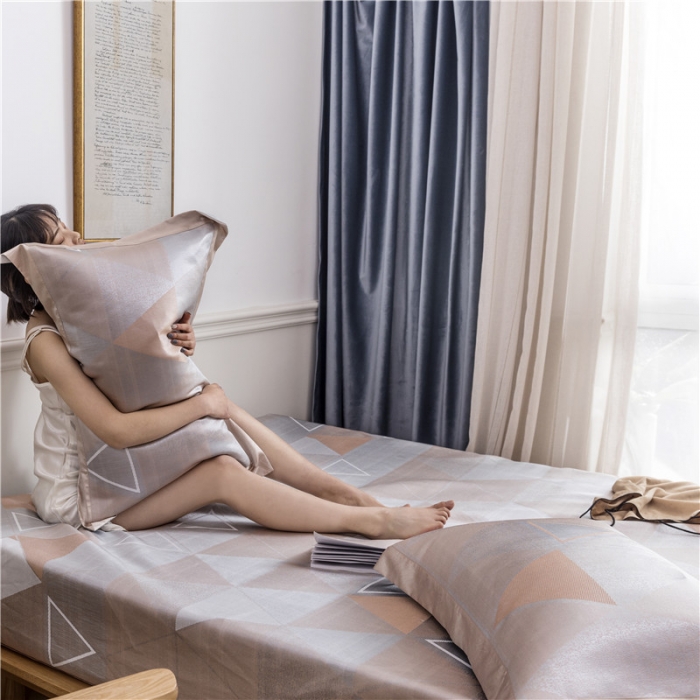 91家纺网 家纺一手货源 找家纺 时年家纺 2019新款凉席冰丝席冰露丝床笠款 渐变三角-金