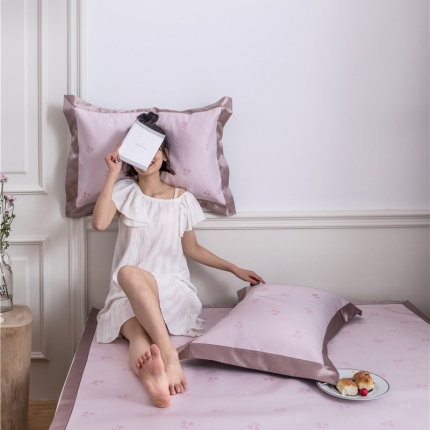 91家纺网 家纺一手货源 找家纺 时年家纺 2019新款凉席冰丝席冰露丝提花款 樱桃-粉