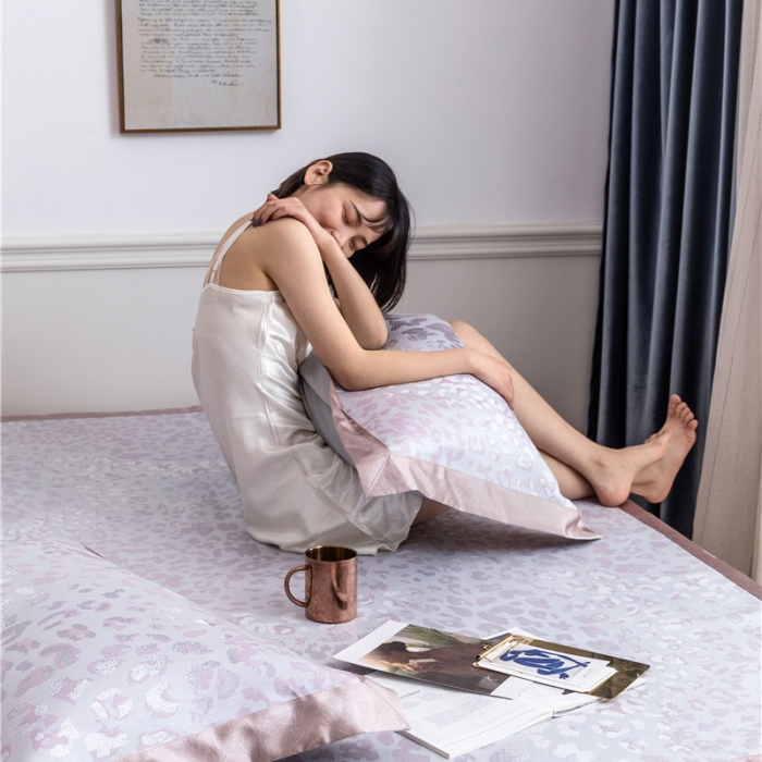 91家纺网 家纺一手货源 找家纺 时年家纺 2019新款凉席冰丝席冰露丝提花款 豹纹