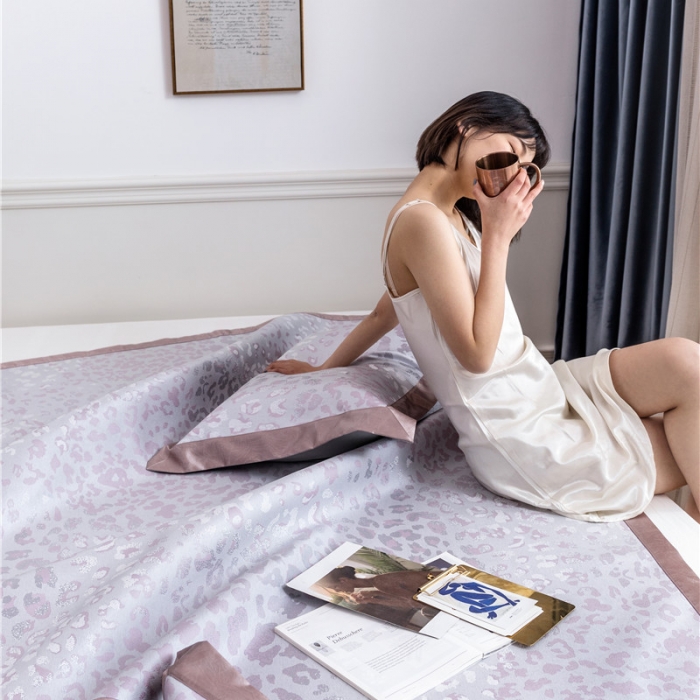 91家纺网 家纺一手货源 找家纺 时年家纺 2019新款凉席冰丝席冰露丝提花款 豹纹