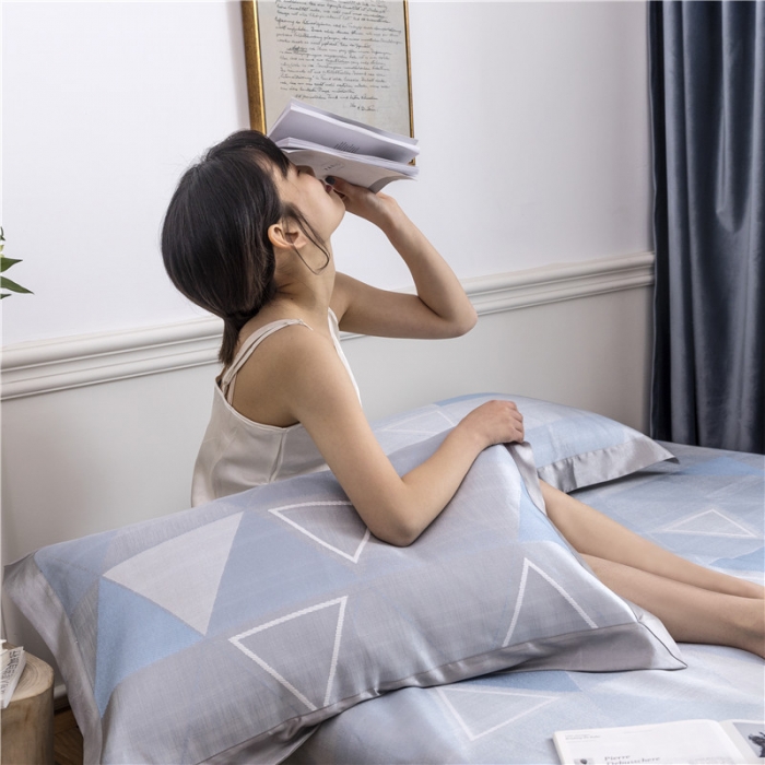91家纺网 家纺一手货源 找家纺 时年家纺 2019新款凉席冰丝席冰露丝床笠款 渐变三角-蓝