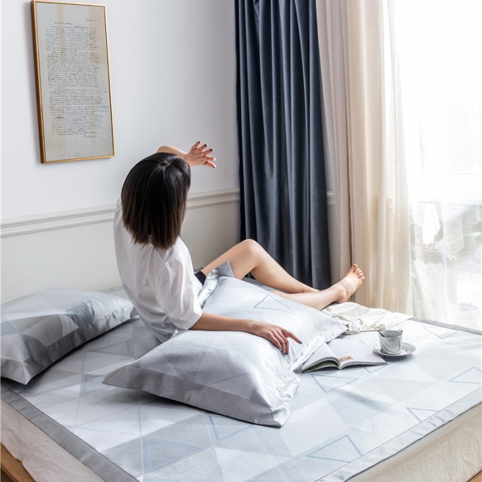 91家纺网 家纺一手货源 找家纺 时年家纺 2019新款凉席冰丝席冰露丝提花款 渐变三角