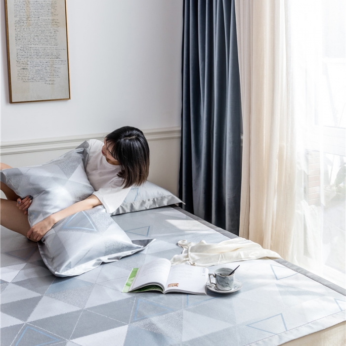 91家纺网 家纺一手货源 找家纺 时年家纺 2019新款凉席冰丝席冰露丝提花款 渐变三角