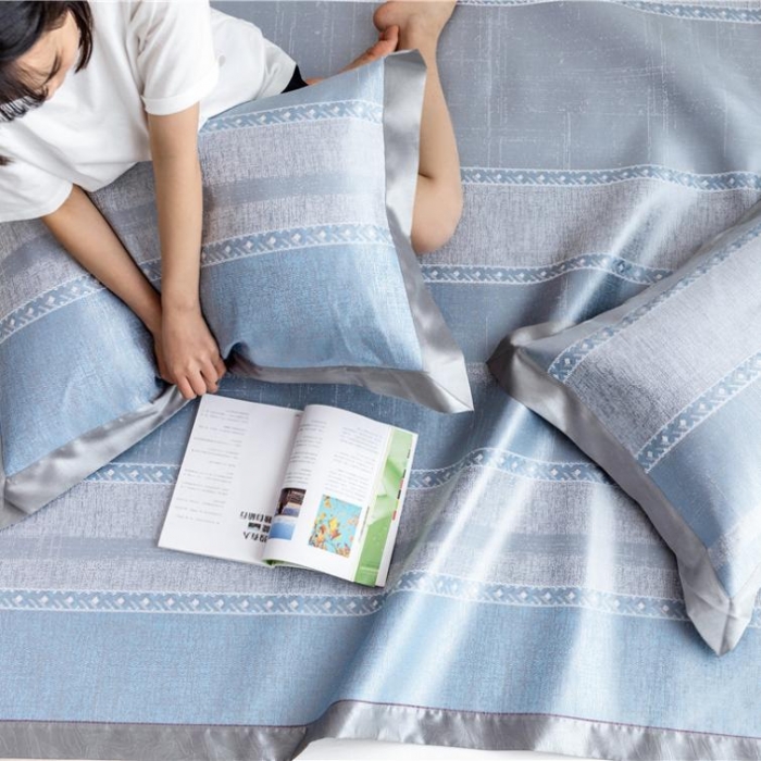 91家纺网 家纺一手货源 找家纺 时年家纺 2019新款凉席冰丝席冰露丝提花款 马赛条纹-蓝