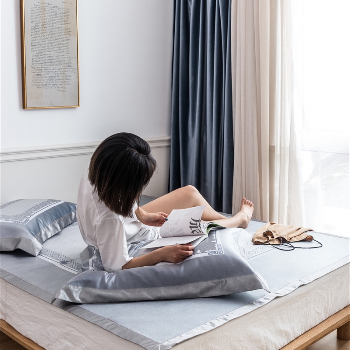 91家纺网 家纺一手货源 找家纺 时年家纺 2019新款凉席冰丝席冰露丝提花款 图腾印象-银