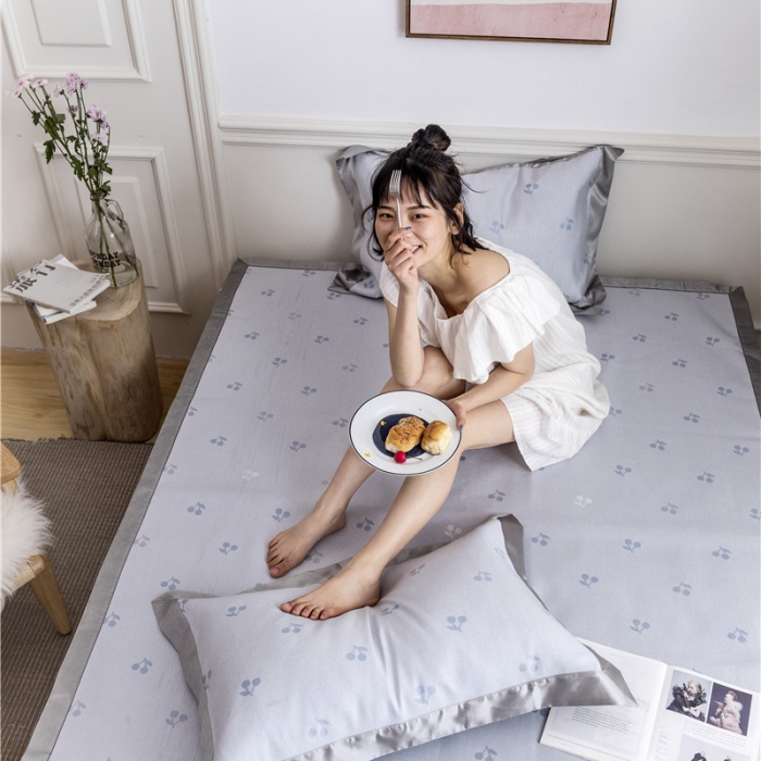 91家纺网 家纺一手货源 找家纺 时年家纺 2019新款凉席冰丝席冰露丝提花款 樱桃-蓝