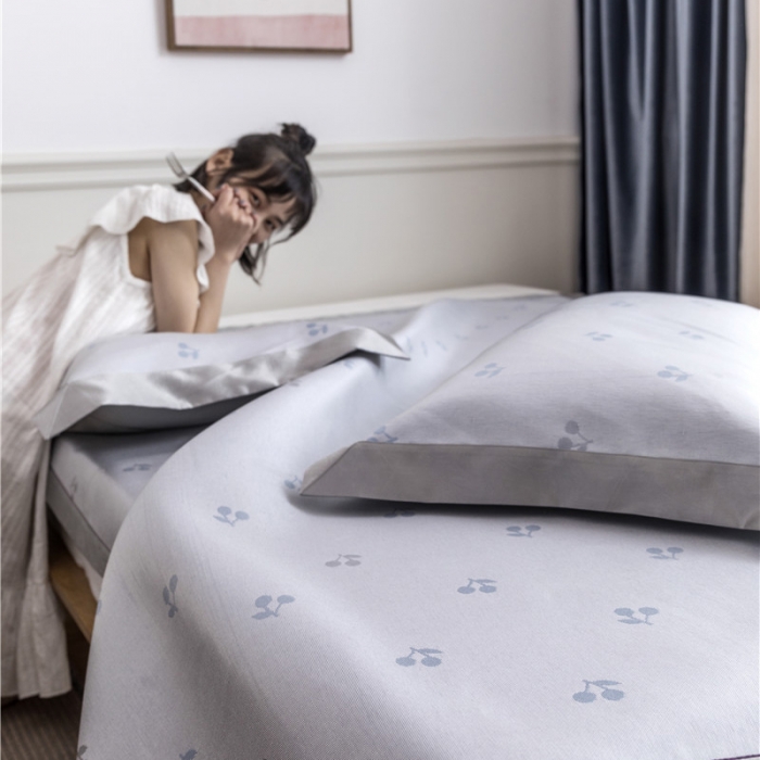 91家纺网 家纺一手货源 找家纺 时年家纺 2019新款凉席冰丝席冰露丝提花款 樱桃-蓝