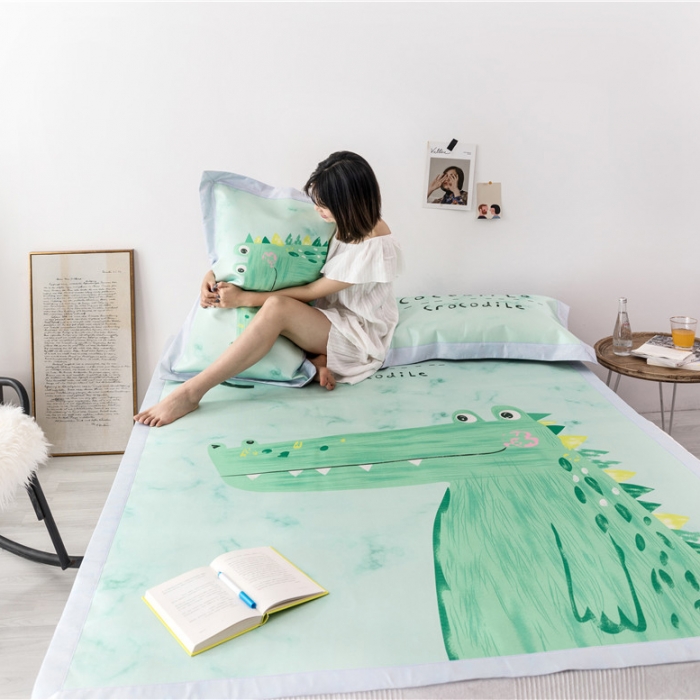 91家纺网 家纺一手货源 找家纺 时年家纺 2019新款凉席冰丝席冰露丝印花款 鳄鱼君