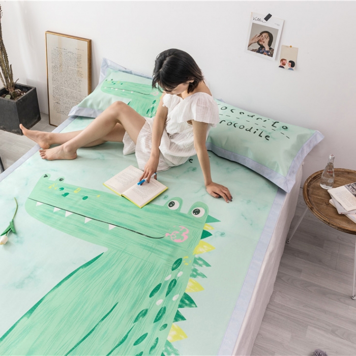 91家纺网 家纺一手货源 找家纺 时年家纺 2019新款凉席冰丝席冰露丝印花款 鳄鱼君