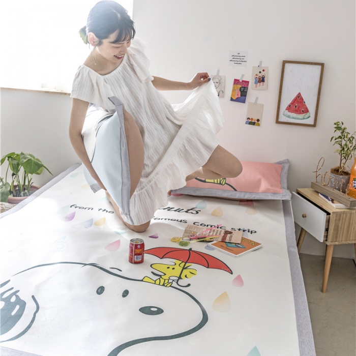 91家纺网 家纺一手货源 找家纺 时年家纺 2019新款凉席冰丝席水洗养生席 彩虹雨