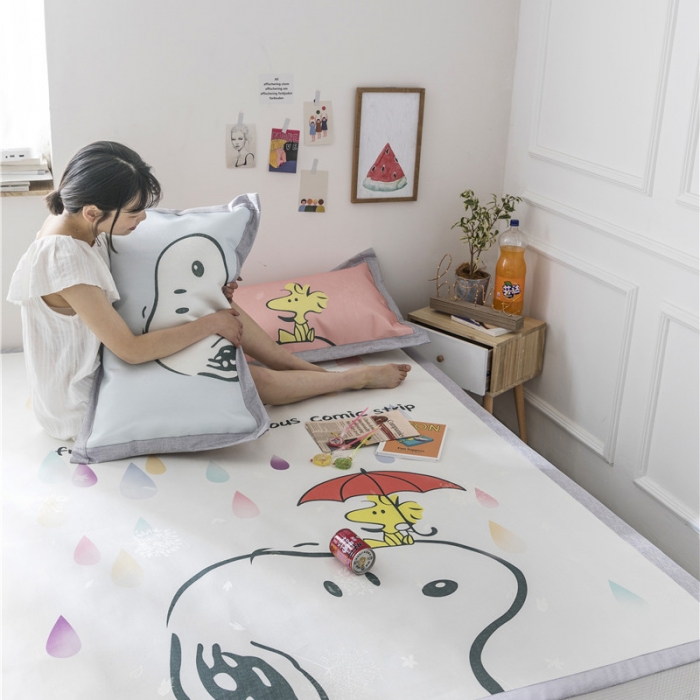 91家纺网 家纺一手货源 找家纺 时年家纺 2019新款凉席冰丝席水洗养生席 彩虹雨