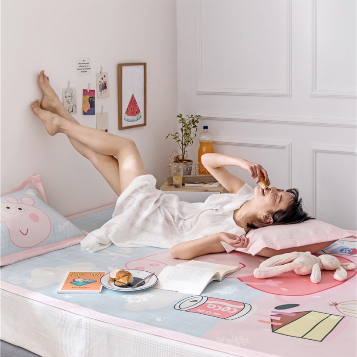 91家纺网 家纺一手货源 找家纺 时年家纺 2019新款凉席冰丝席水洗养生席 佩奇小猪