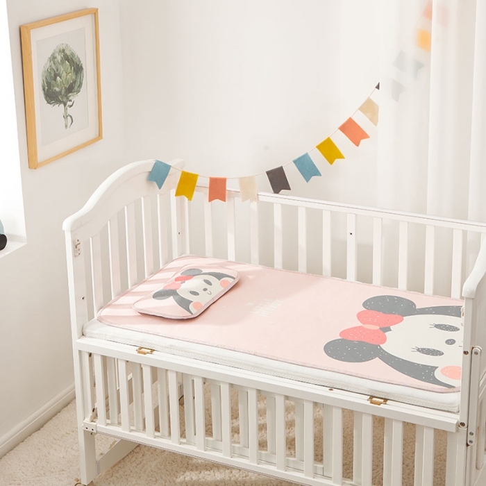 91家纺网 家纺一手货源 找家纺 时年冰露丝婴童席60*120+枕套送荞麦枕头棚拍mini女孩