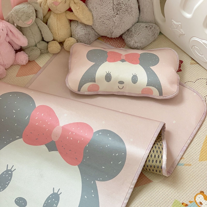 91家纺网 家纺一手货源 找家纺 时年冰露丝婴童席60*120+枕套送荞麦枕头实拍mini女孩