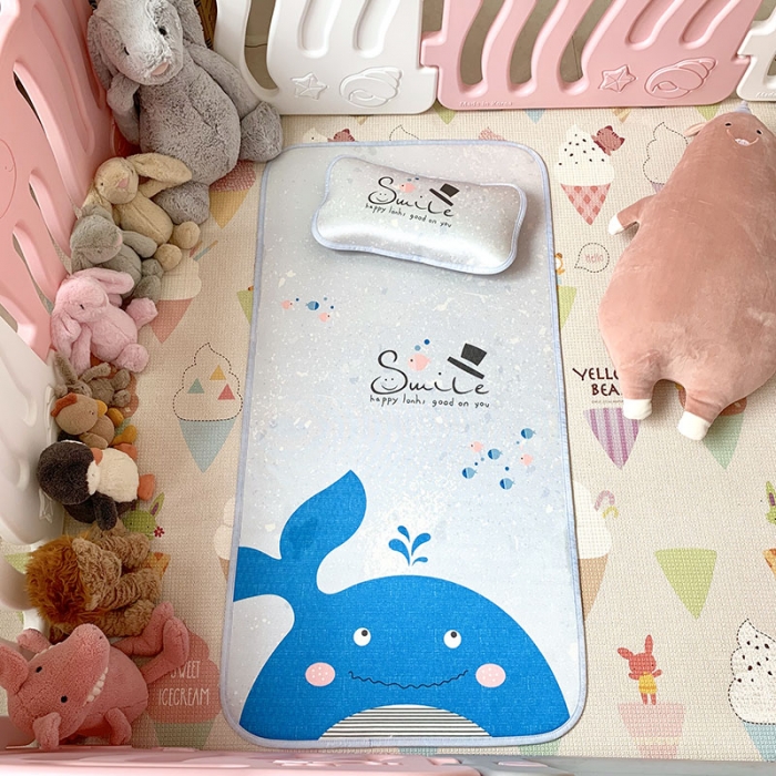 91家纺网 家纺一手货源 找家纺 时年 冰露丝婴童席60*120+枕套（送荞麦枕头）实拍小鲸鱼