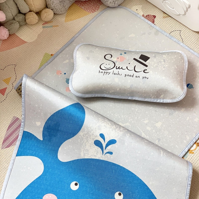 91家纺网 家纺一手货源 找家纺 时年 冰露丝婴童席60*120+枕套（送荞麦枕头）实拍小鲸鱼