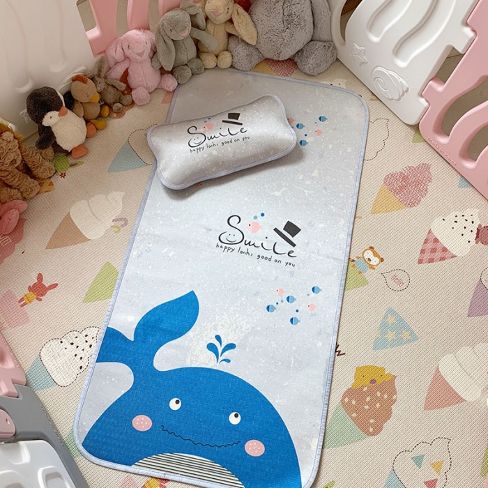 91家纺网 家纺一手货源 找家纺 时年 冰露丝婴童席60*120+枕套（送荞麦枕头）实拍小鲸鱼