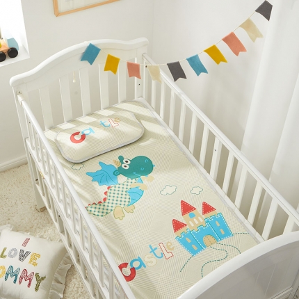 91家纺网 家纺一手货源 找家纺 （总）时年 冰露丝婴童席60*120+枕套（送荞麦枕头）棚拍