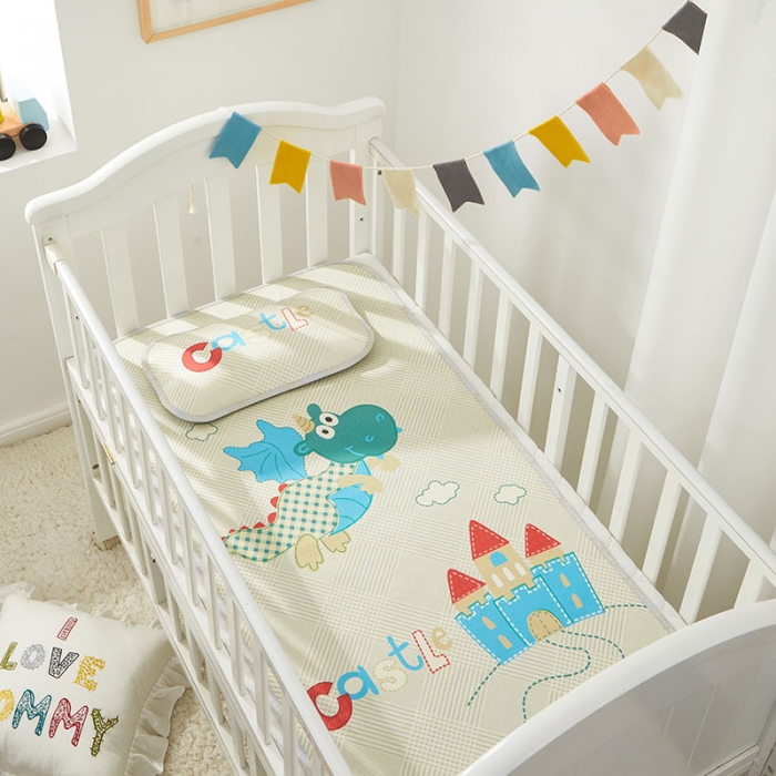 91家纺网 家纺一手货源 找家纺 时年冰露丝婴童席60*120+枕套（送荞麦枕头）棚拍恐龙宝宝