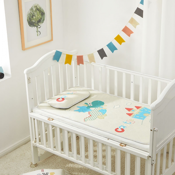 91家纺网 家纺一手货源 找家纺 时年冰露丝婴童席60*120+枕套（送荞麦枕头）棚拍恐龙宝宝