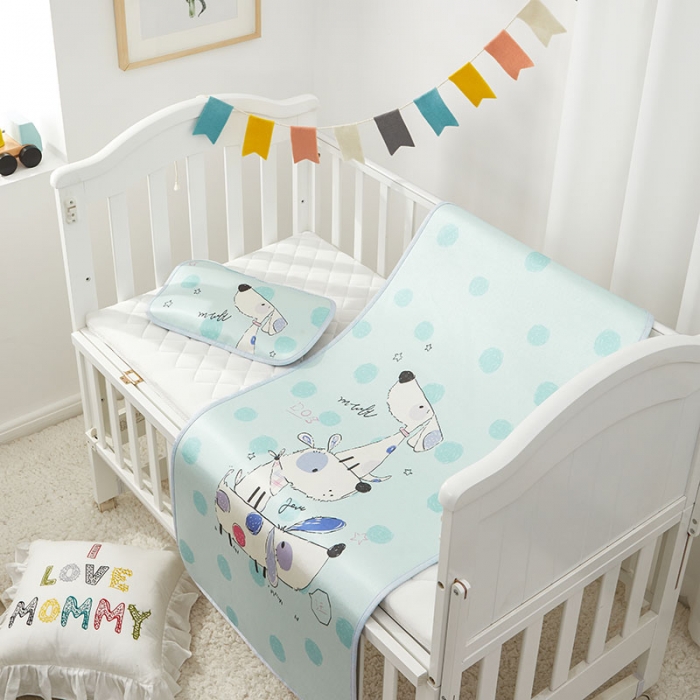 91家纺网 家纺一手货源 找家纺 时年 冰露丝婴童席60*120+枕套（送荞麦枕头）棚拍圆点狗