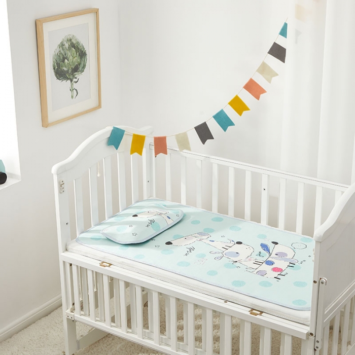 91家纺网 家纺一手货源 找家纺 时年 冰露丝婴童席60*120+枕套（送荞麦枕头）棚拍圆点狗