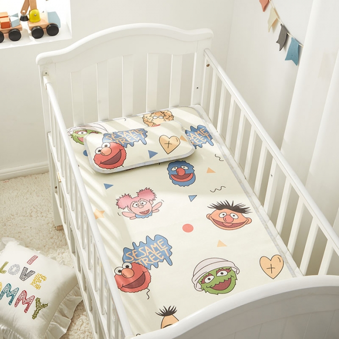 91家纺网 家纺一手货源 找家纺 时年冰露丝婴童席60*120+枕套（送荞麦枕头）棚拍芝麻宝贝