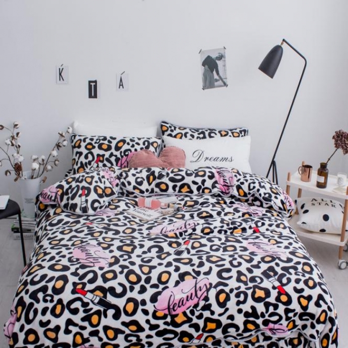 91家纺网 家纺一手货源 找家纺 顾里家纺 加厚保暖牛奶绒套件 豹纹红唇