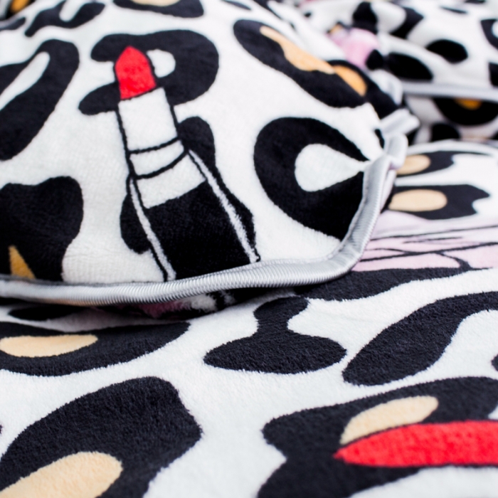 91家纺网 家纺一手货源 找家纺 顾里家纺 加厚保暖牛奶绒套件 豹纹红唇