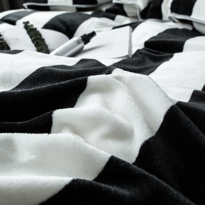 91家纺网 家纺一手货源 找家纺 顾里家纺 加厚保暖牛奶绒套件 北欧条纹