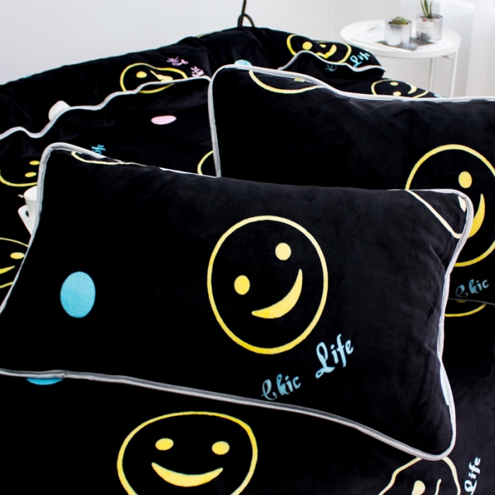 91家纺网 家纺一手货源 找家纺 顾里家纺 加厚保暖牛奶绒套件 chic笑脸