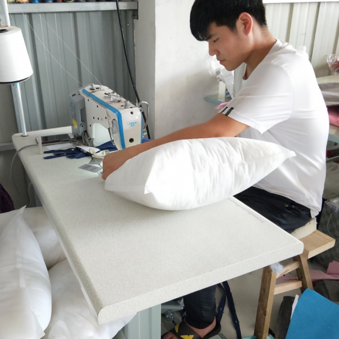 91家纺网 家纺一手货源 找家纺 李帅家居 厂家直销加厚无纺布枕芯抱枕芯跑量枕头批发方枕芯靠垫