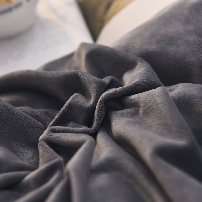 91家纺网 家纺一手货源 找家纺 艾米家居 水晶绒珊瑚绒法莱绒织带运动北欧风四件套气质灰