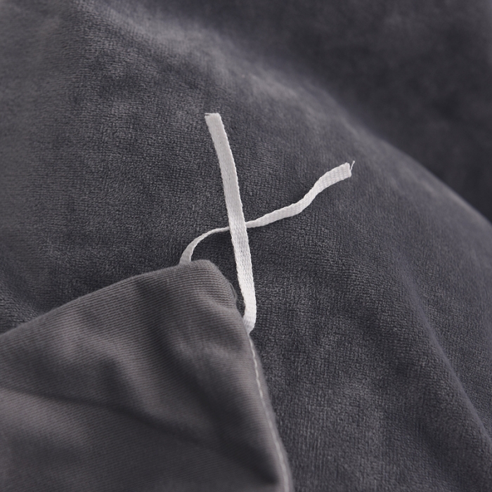 91家纺网 家纺一手货源 找家纺 艾米家居 水晶绒珊瑚绒法莱绒织带运动北欧风四件套气质灰