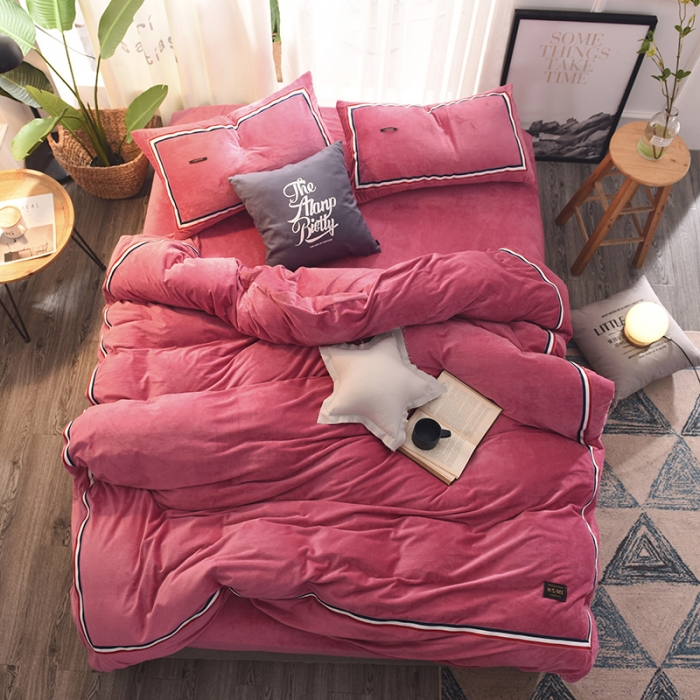 91家纺网 家纺一手货源 找家纺 艾米家居 水晶绒珊瑚绒法莱绒织带运动北欧风四件套玛瑙红