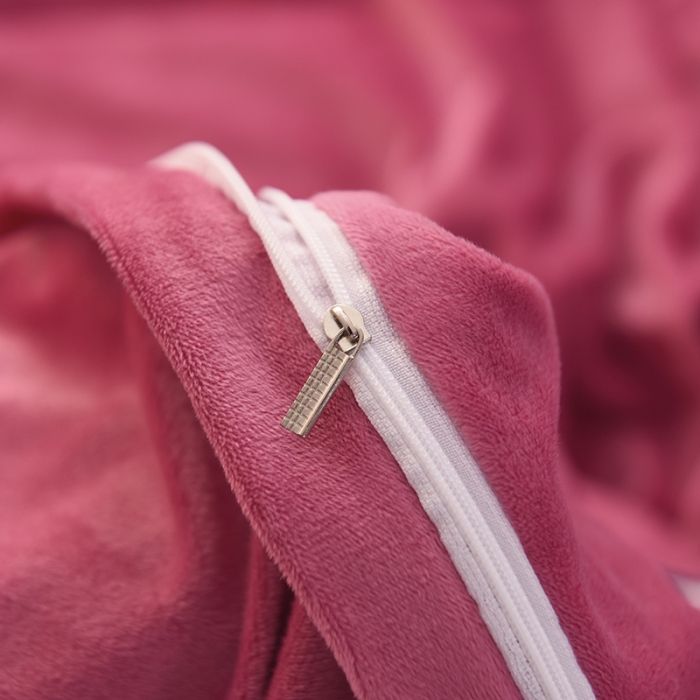 91家纺网 家纺一手货源 找家纺 艾米家居 水晶绒珊瑚绒法莱绒织带运动北欧风四件套玛瑙红