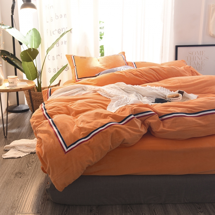 91家纺网 家纺一手货源 找家纺 艾米家居 水晶绒珊瑚绒法莱绒织带运动北欧风四件套活力橙