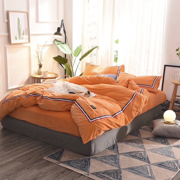 91家纺网 家纺一手货源 找家纺 艾米家居 水晶绒珊瑚绒法莱绒织带运动北欧风四件套活力橙