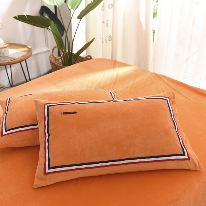 91家纺网 家纺一手货源 找家纺 艾米家居 水晶绒珊瑚绒法莱绒织带运动北欧风四件套活力橙