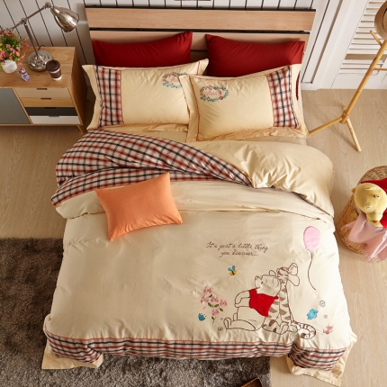 91家纺网 家纺一手货源 找家纺 迪士尼家纺 维尼系列贴布绣花四件套