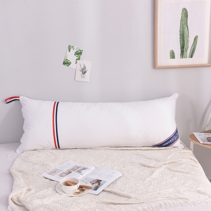 91家纺网 家纺一手货源 找家纺 瑞莉安枕芯 舒柔彩条双人情侣羽丝绒枕 悬挂带可水洗