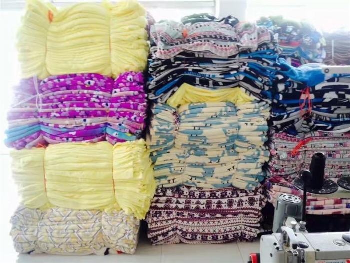 91家纺网 家纺一手货源 找家纺 煌朝 礼品网销赠品毛毯 随机颜色送礼法莱绒法兰绒毯子